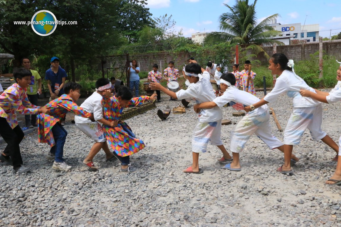 Filipino children playing