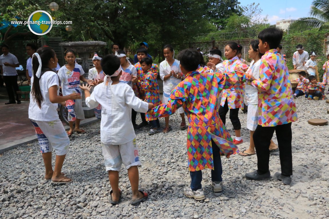 Filipino children playing