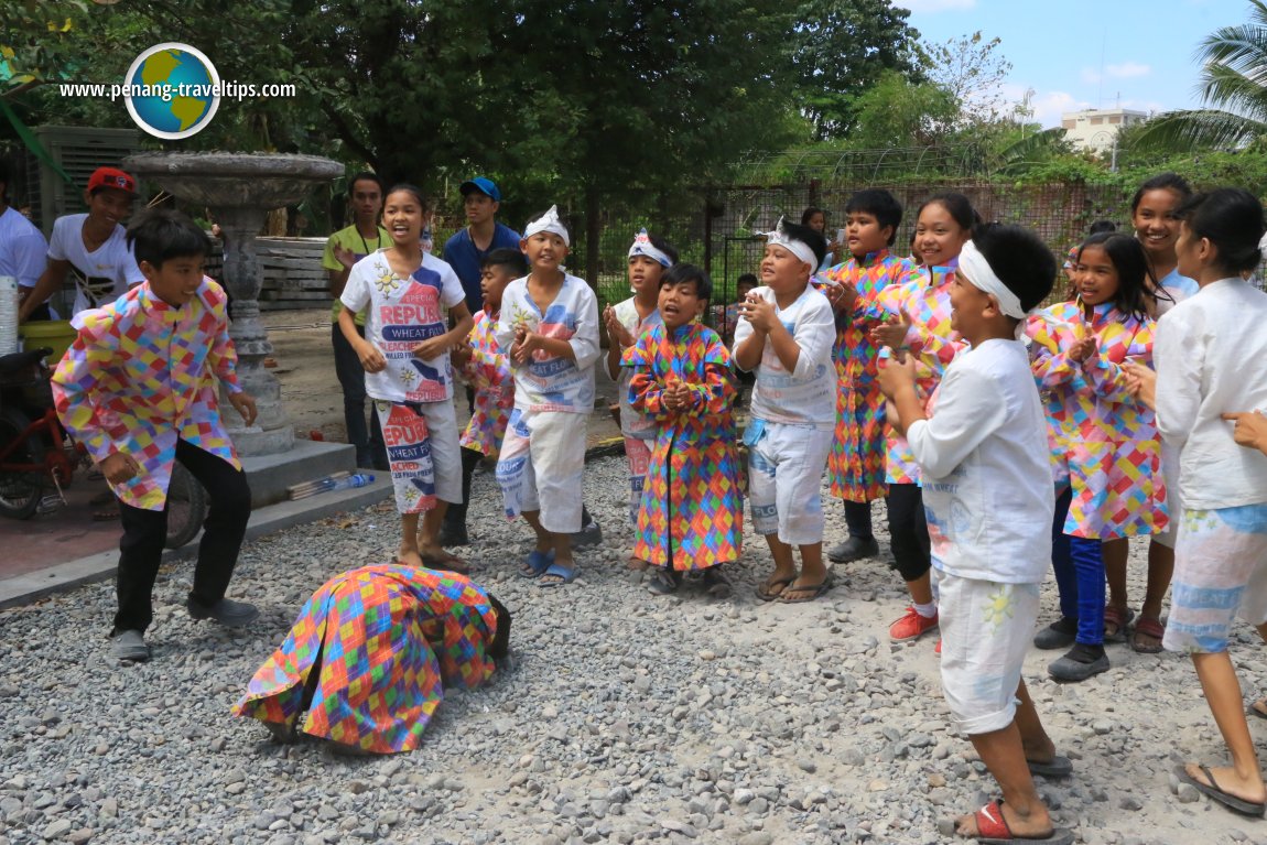 Filipino children playing