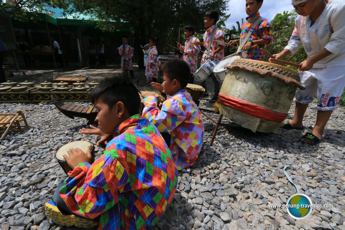 Filipino children musical troupe