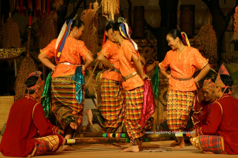 Persembahan Budaya Sarawak