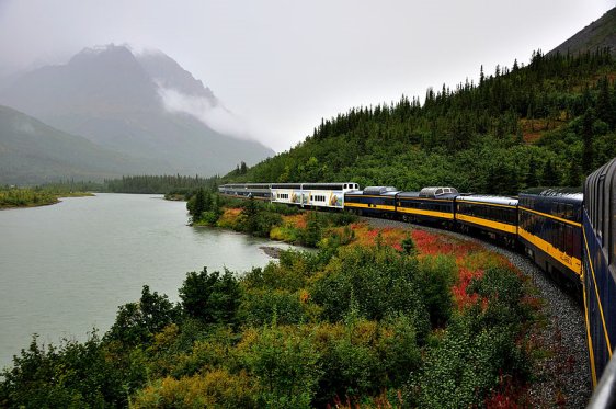 Alaska RR Denali Star rounding a curve near Denali