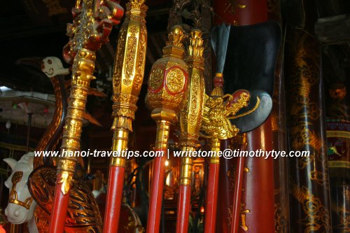 Bach Ma Temple, worship paraphernalia