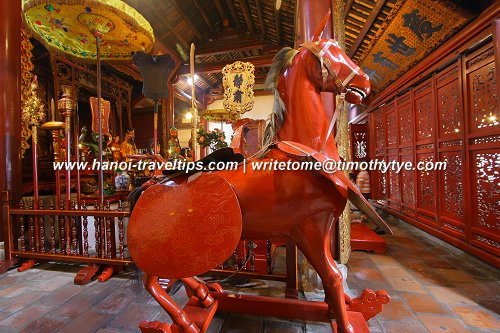 Red Horse in the Temple of the Jade Mound