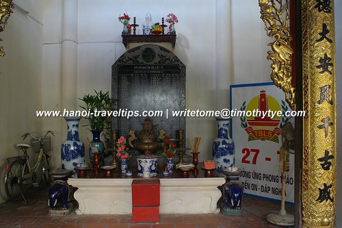 Venerated tablet inside Nha Tuong Niem Liet Si