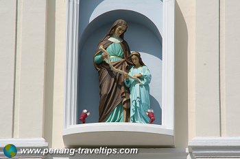 Statue of St Anne and the young virgin Mary