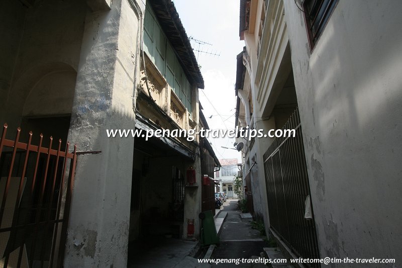 Boatmen Alley, the narrowest alley in George Town, where its occupants used to be Lee Jetty boatmen