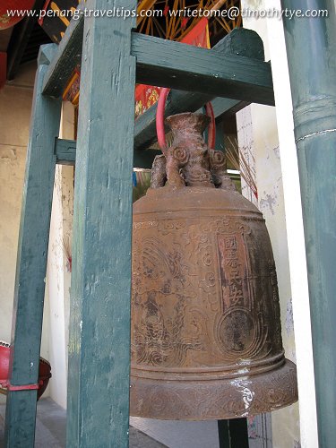 The temple bell of Xuan Wu Temple