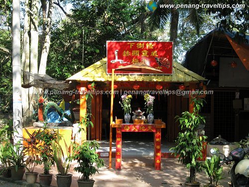Chinese shrine within the compound of Wat Photichareantham