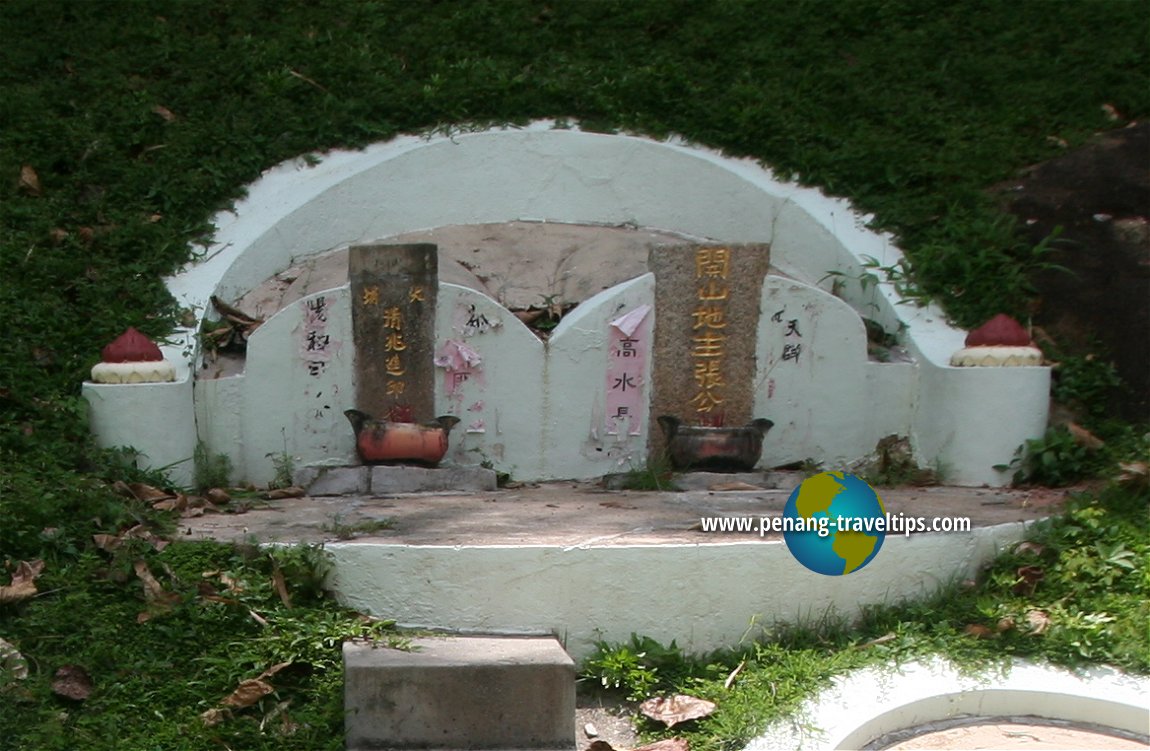 Zhang Li's grave (right)