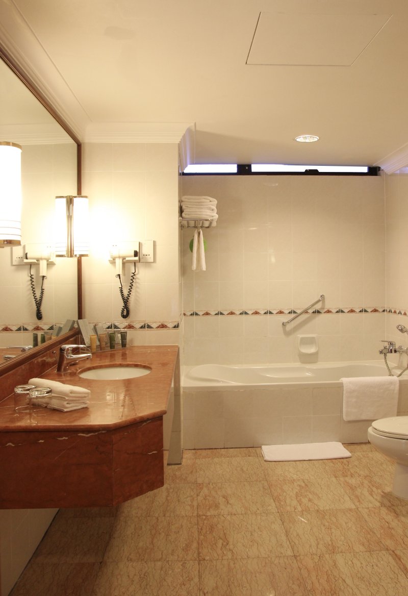 Bathroom of the Master Bedroom, 3-Bedroom Apartment, Hotel Equatorial Penang