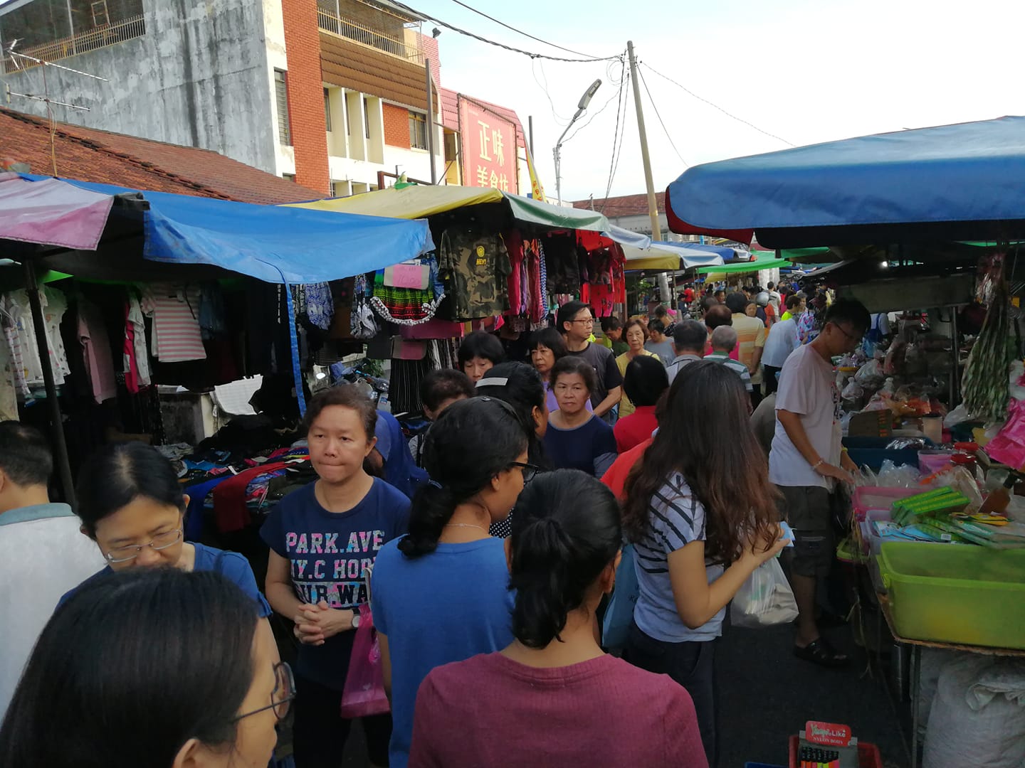 Jelutong Market on Saturday morning