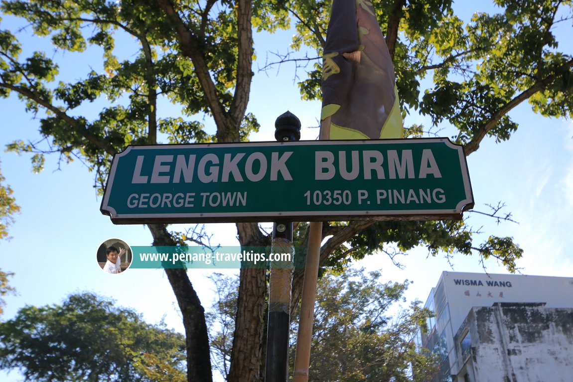 Lengkok Burma road sign