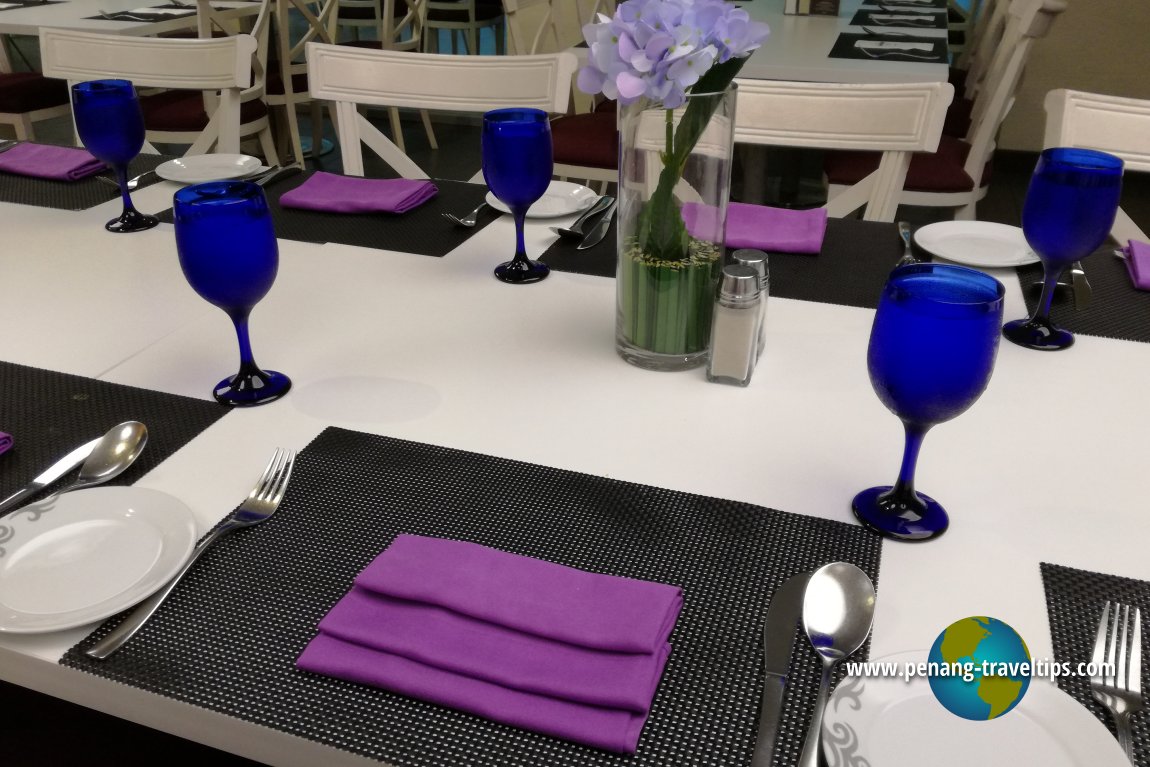 Table setting at Starz Diner