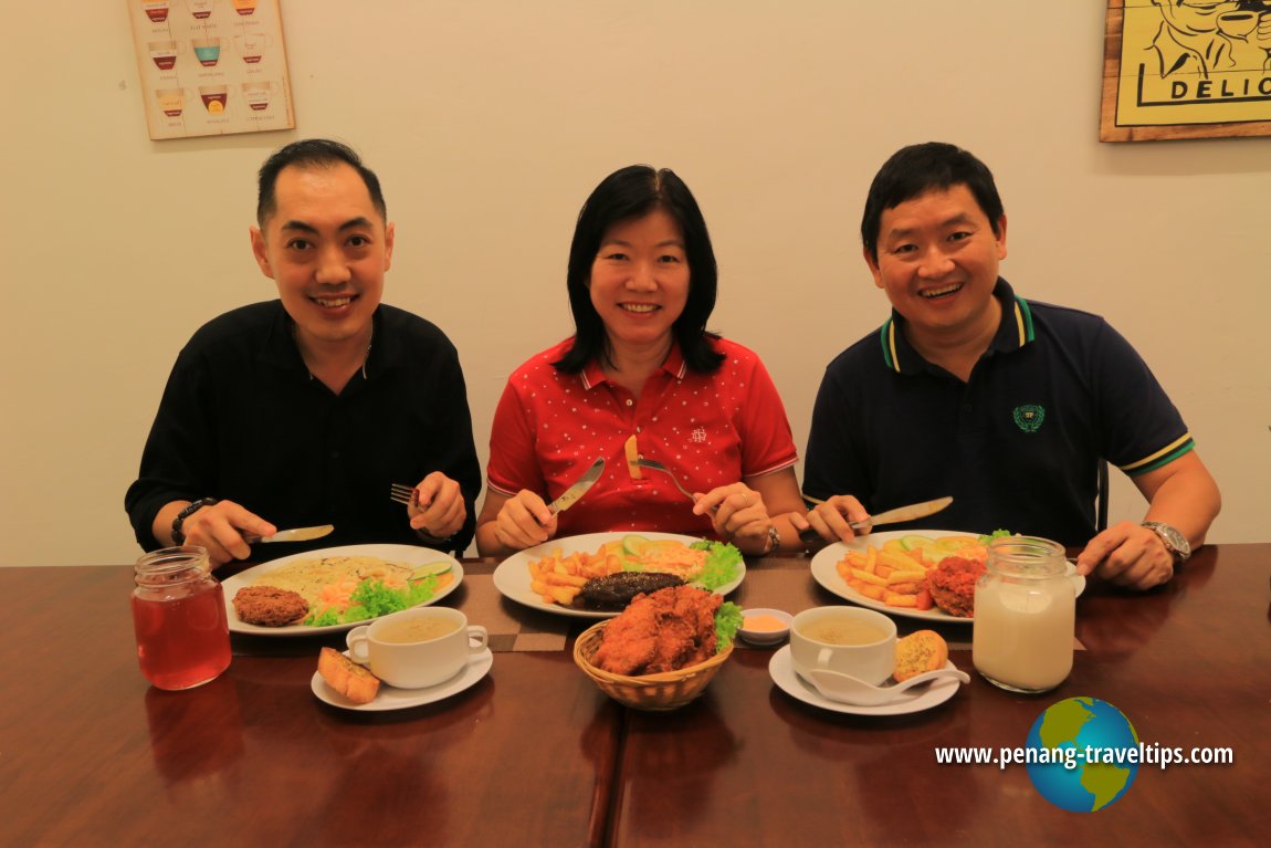 Mr EK Khor, my wife and me at Xiang Yun Vegetarian Delight