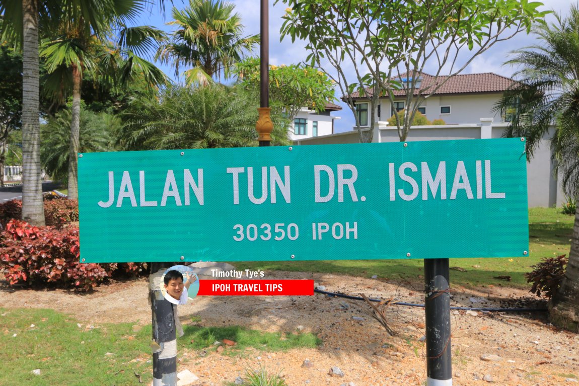 Jalan Tun Dr Ismail roadsign