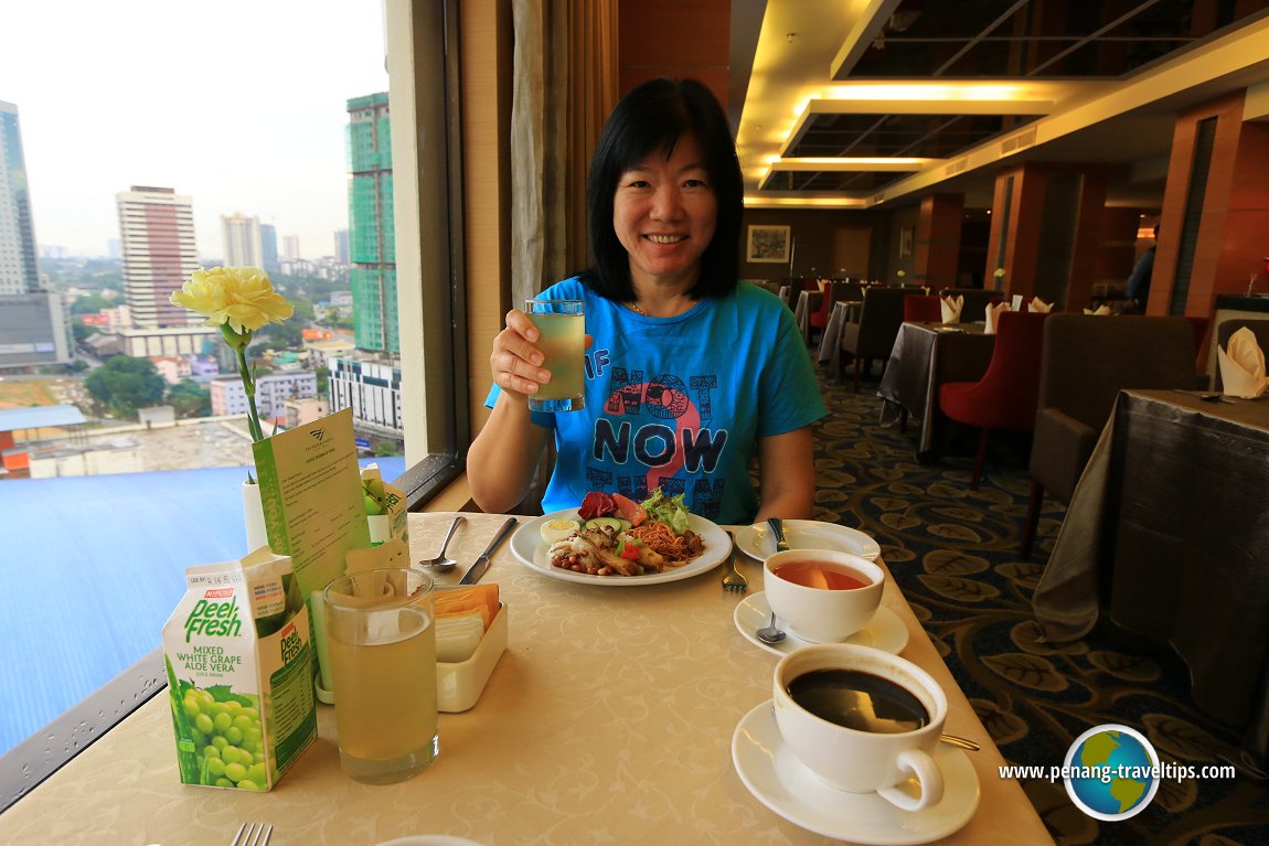 Pacific Sky Lounge, The Puteri Pacific Hotel Johor Bahru