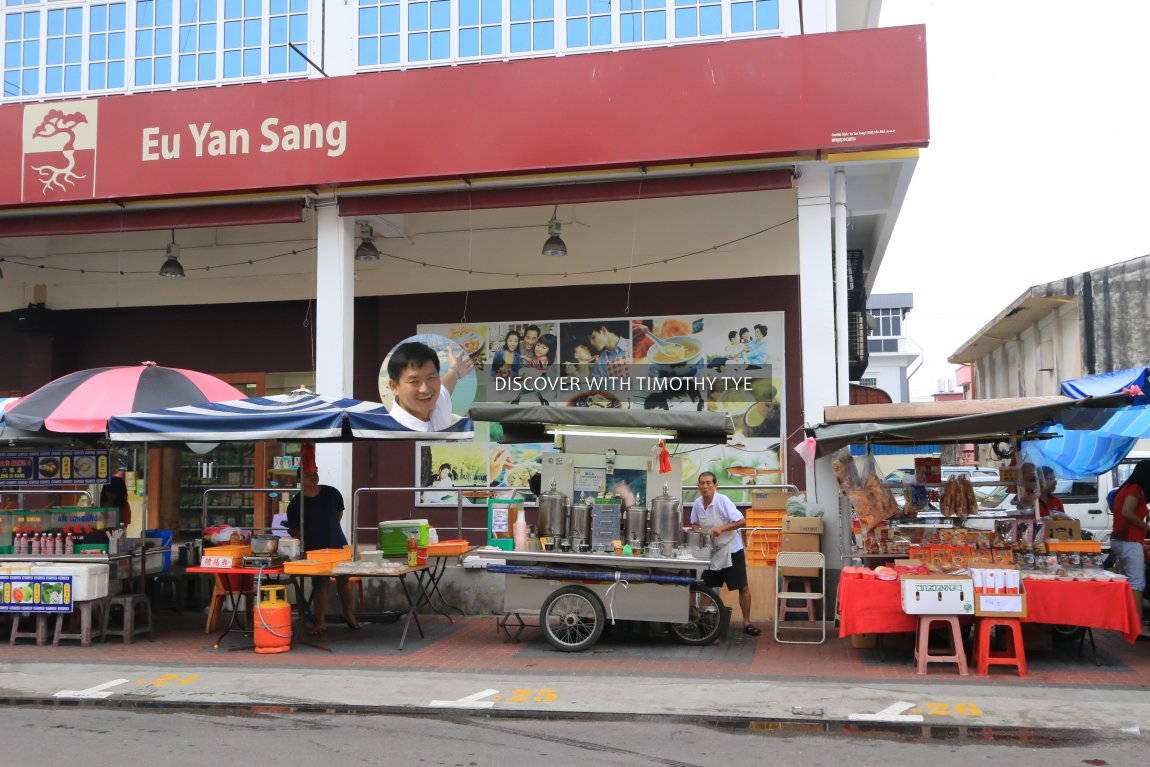 Hawker stalls outside Eu Yan Sang, Muar