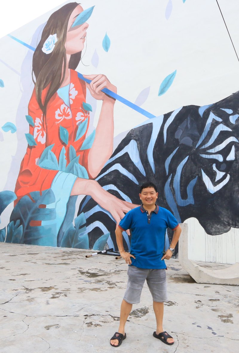 The Bond mural by Sabek, Muar