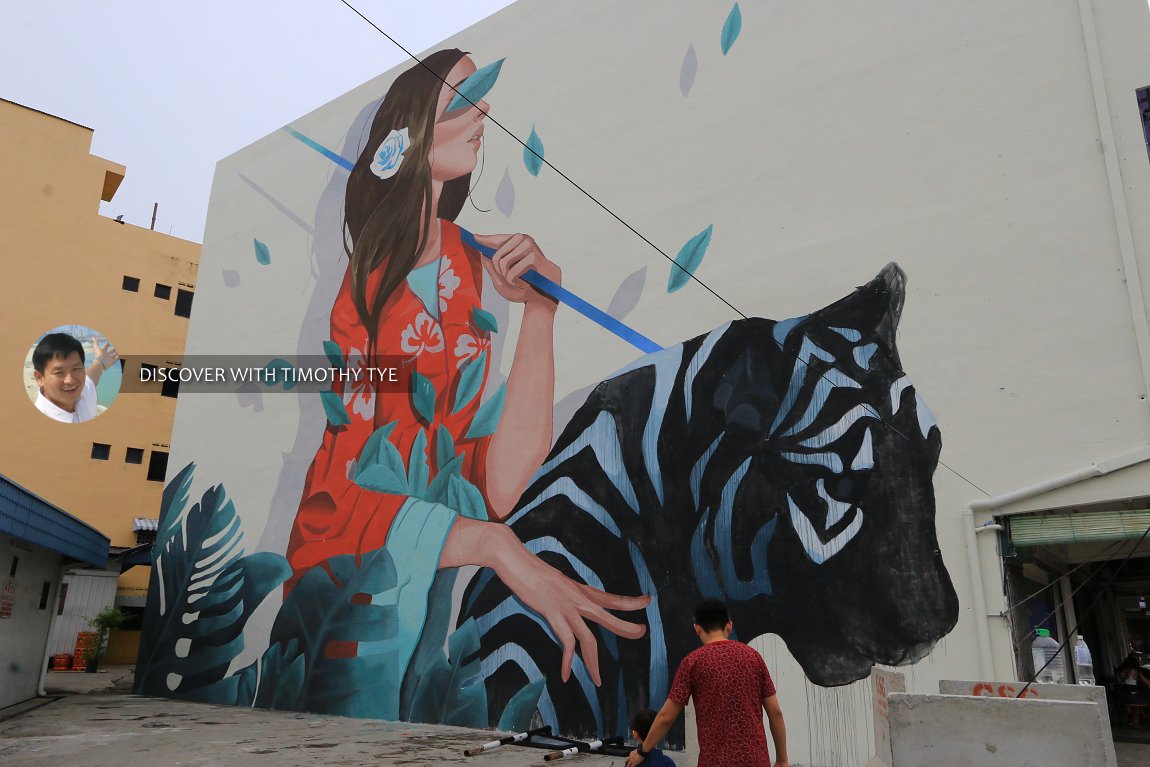 The Bond mural by Sabek, Muar