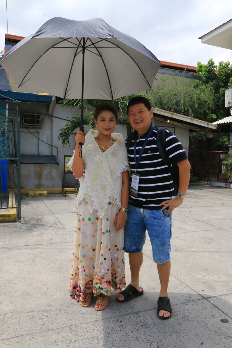 With a Filipina girl in Angeles