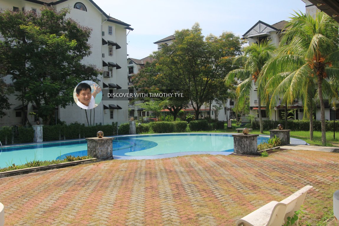 Taman Desa Relau swimming pool