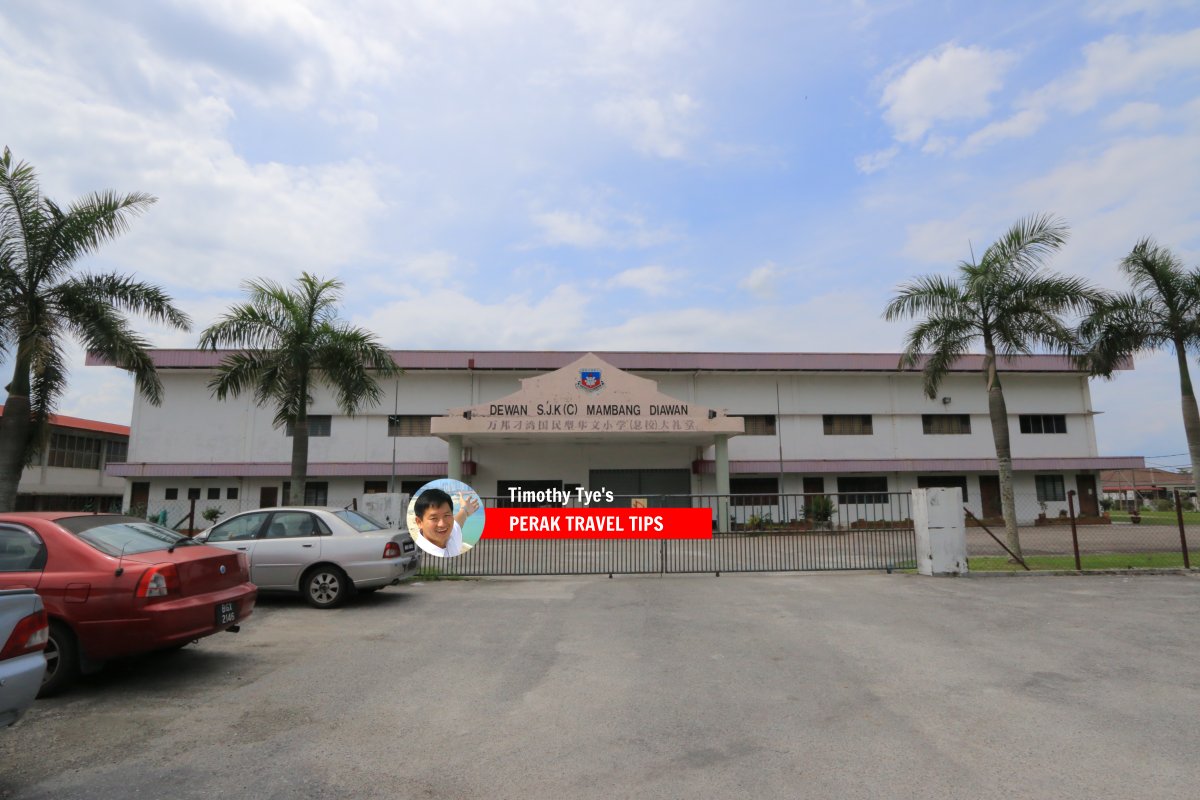 Dewan SJKC Mambang Di Awan