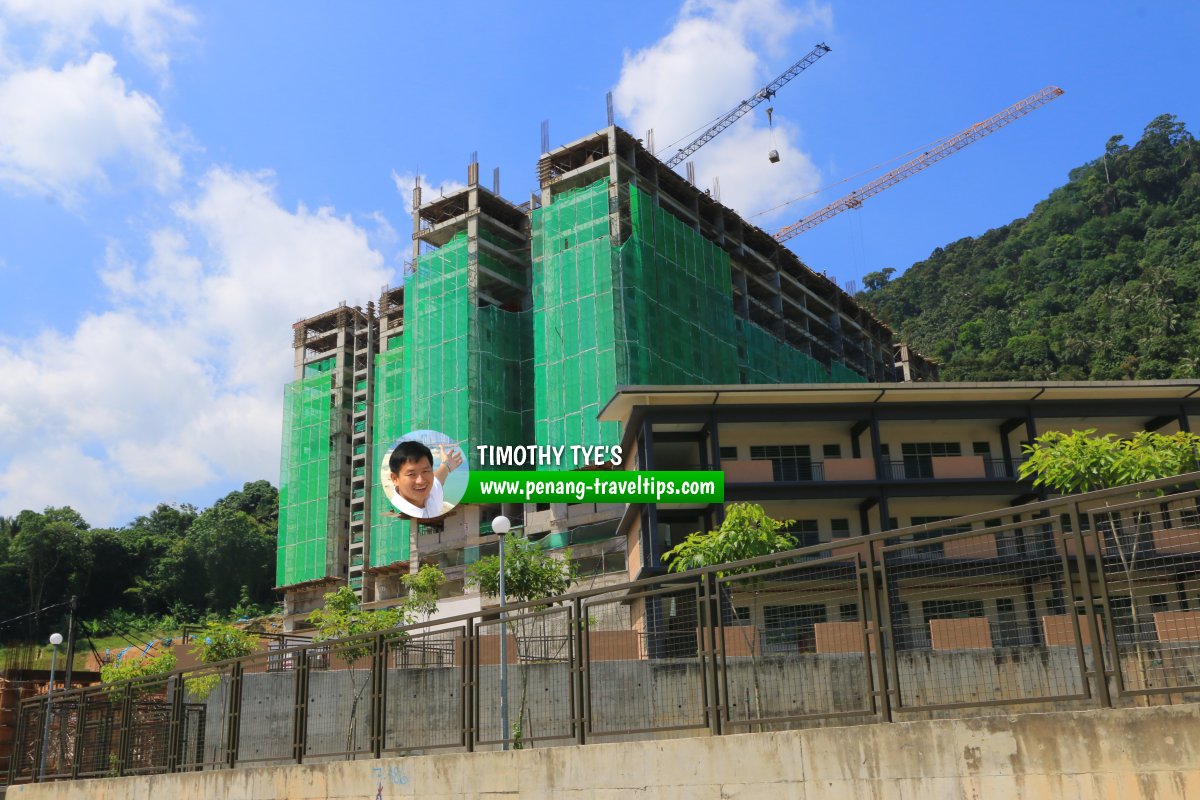 Duo Residensi in Teluk Kumbar under construction