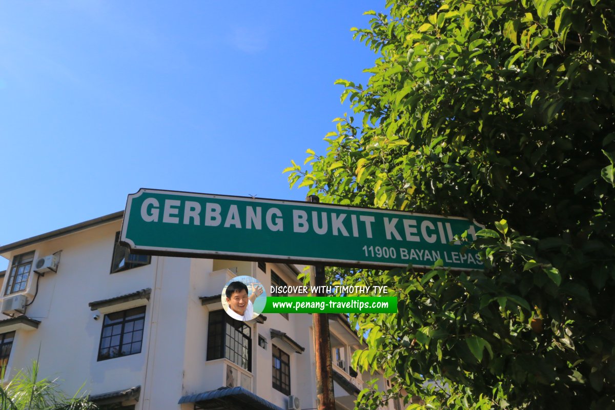 Gerbang Bukit Kecil 1 roadsign