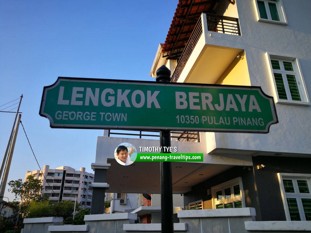Lengkok Berjaya roadsign