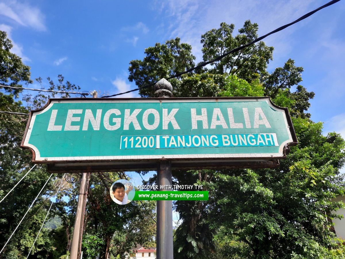 Lengkok Halia roadsign