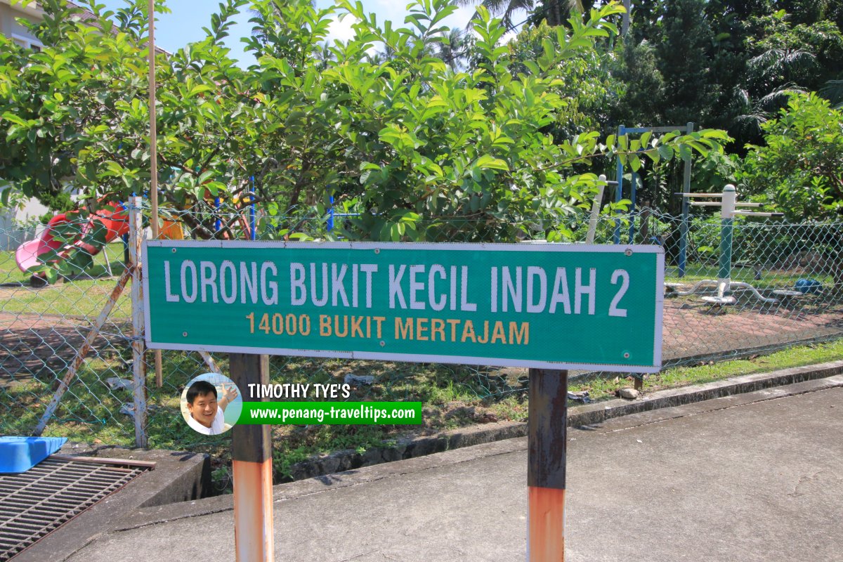Lorong Bukit Kecil Indah 2 roadsign