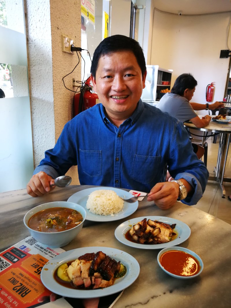Enjoying lunch at my favourite Sin Nam Huat Chicken Rice Shop