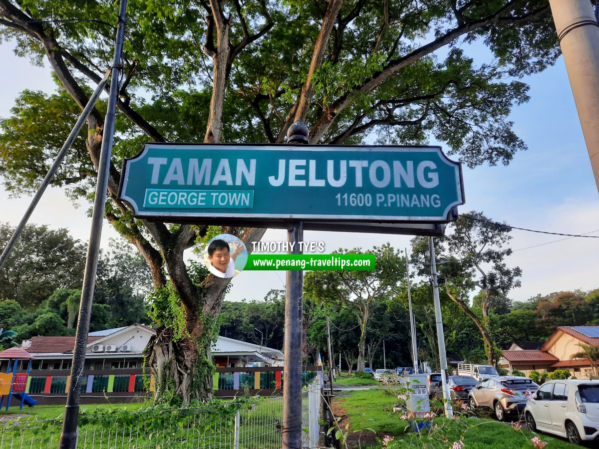 Taman Jelutong roadsign