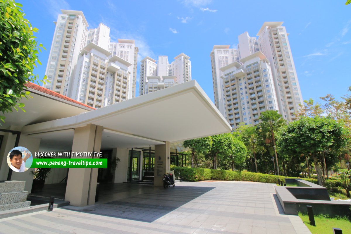 The porch to the waterpark at Andaman Quayside. In the background are Towers 1F, 1G and 1H