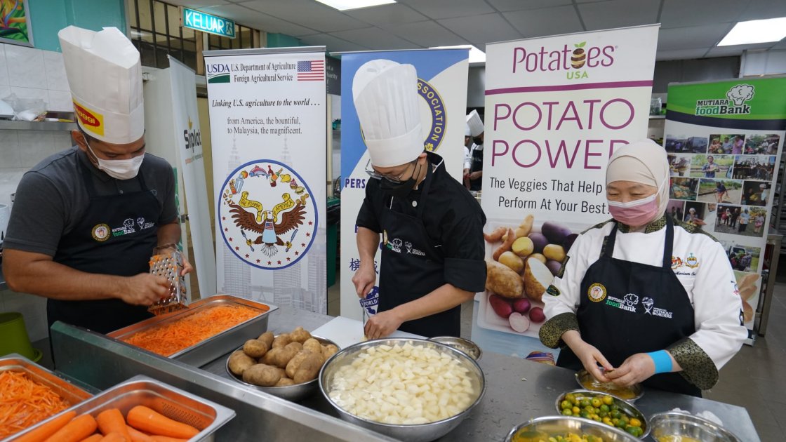 Chef preparing meals in conjunction with Chef's Day 2021