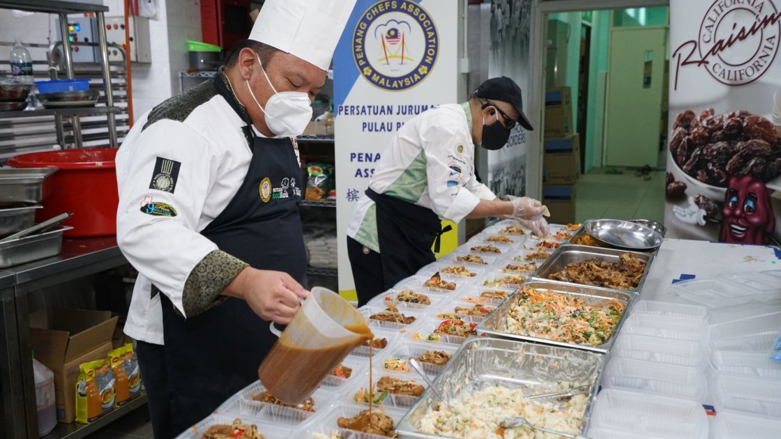 Chef preparing meals in conjunction with Chef's Day 2021