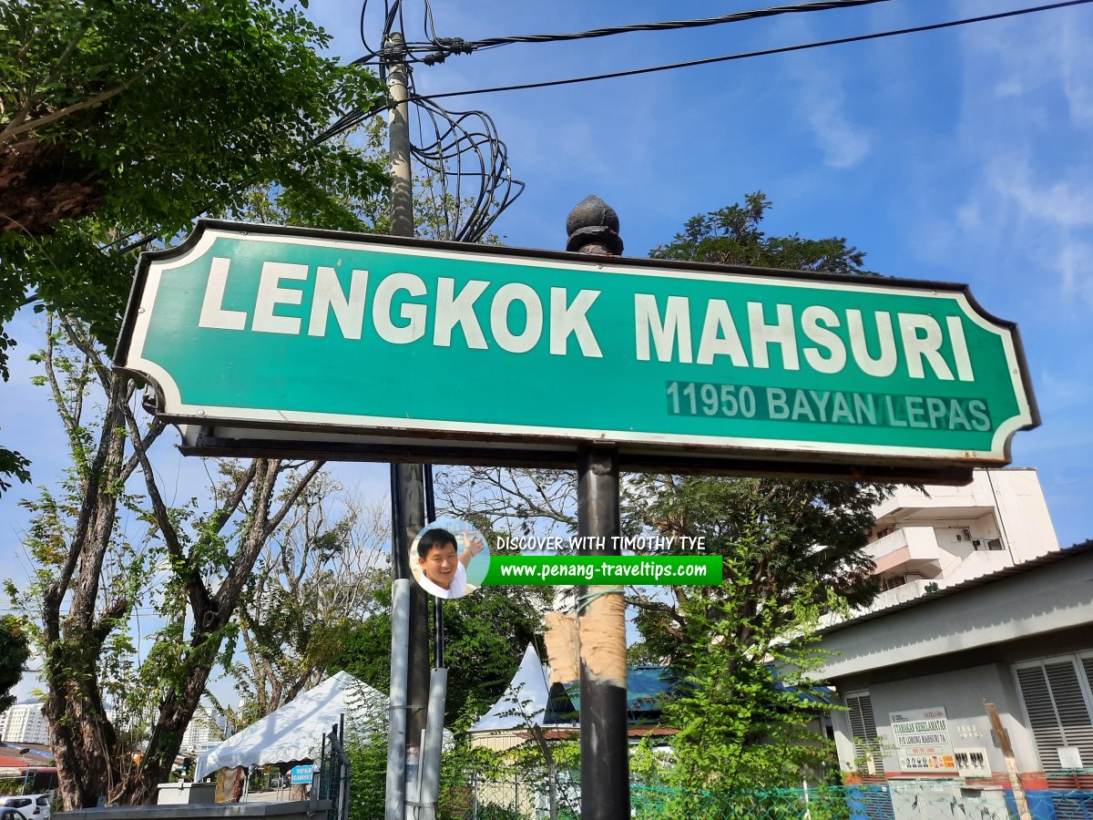 Lengkok Mahsuri roadsign