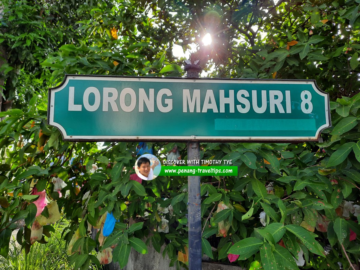 Lorong Mahsuri 8 roadsign