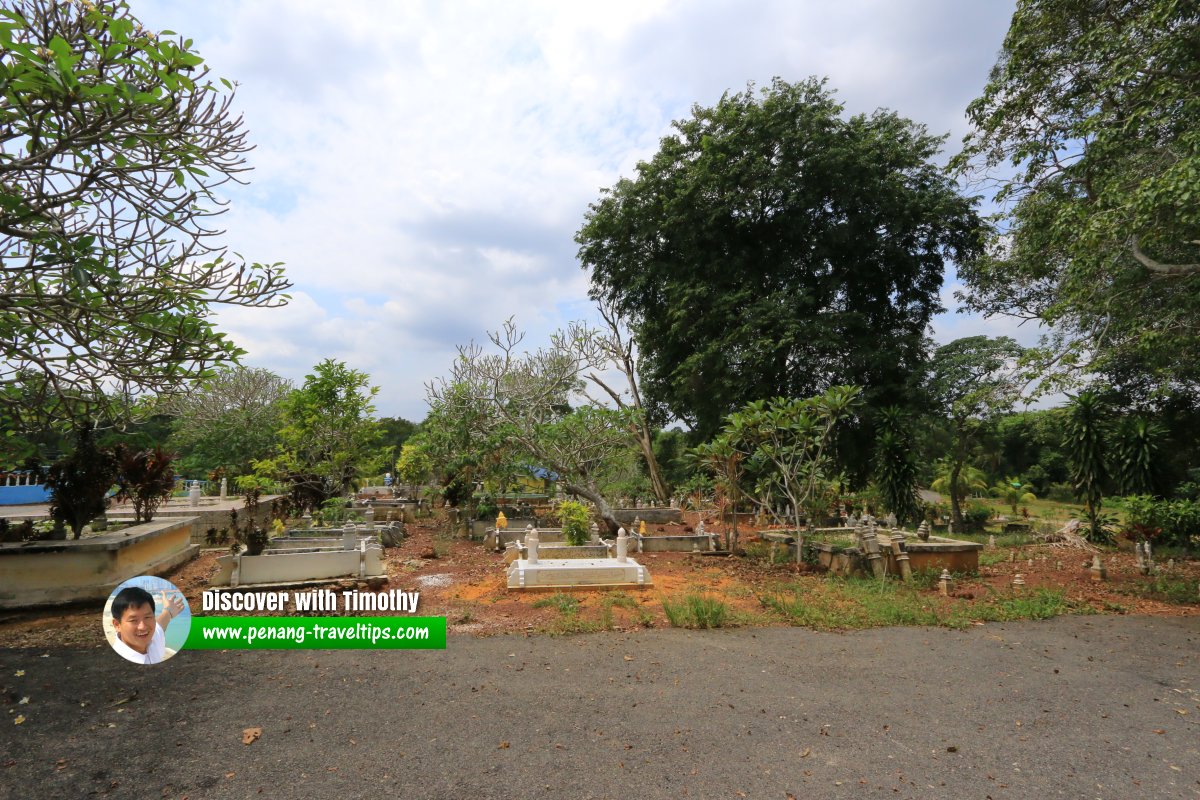 Masjid Jamek Kampung Raja Muslim Cemetery