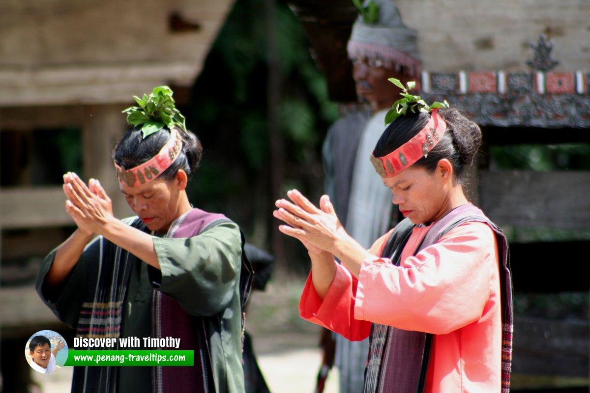 Tarian Sigale-Gale musicians