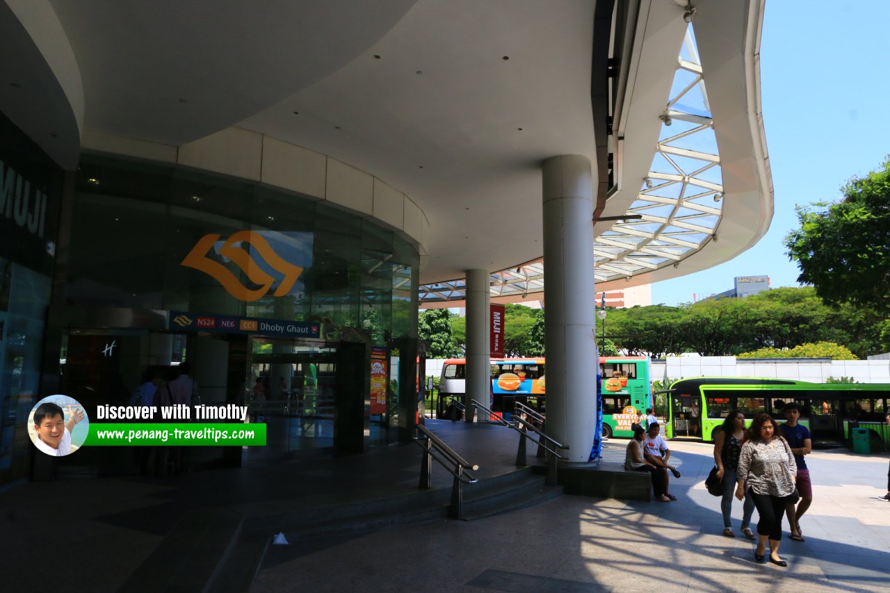 Entrance to Dhoby Ghaut MRT Station at Plaza Singapura