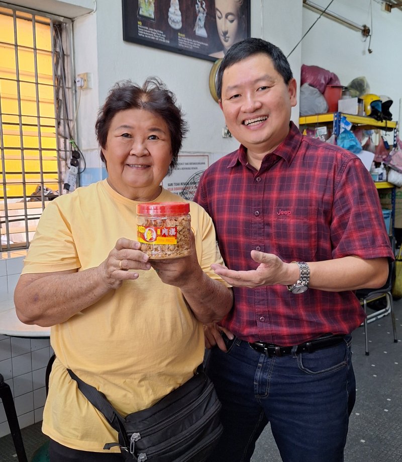 Ke Ai, the Meat Floss Lady, at Kedai Kopi Low Eng Hoo