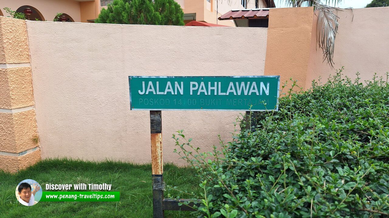Jalan Pahlawan roadsign, Permatang Tinggi
