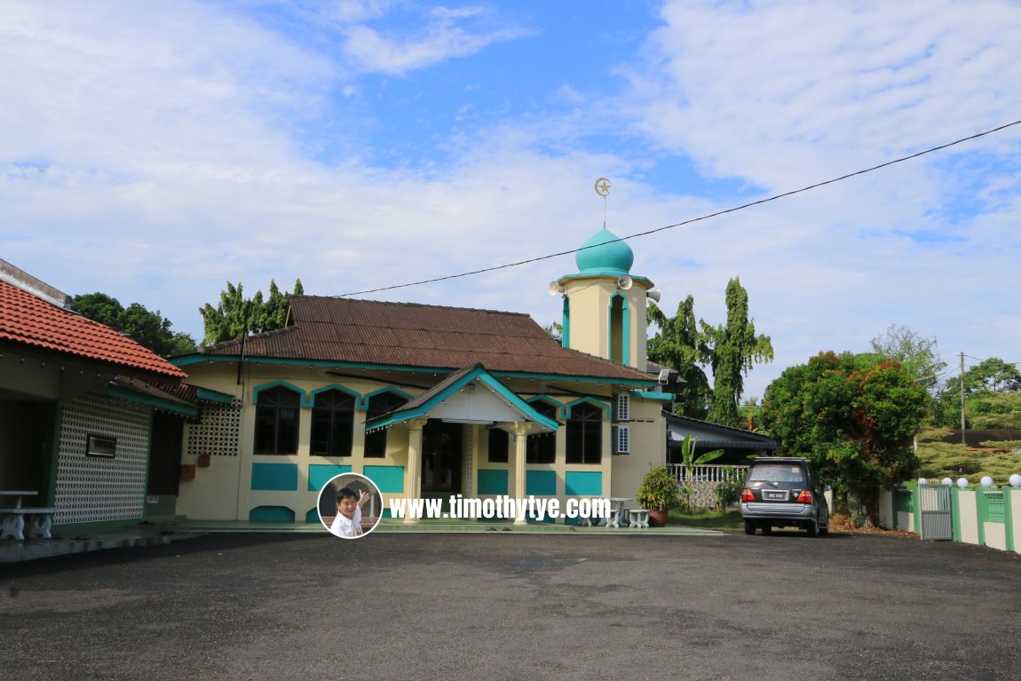 A small mosque at Jalan Dato Setia