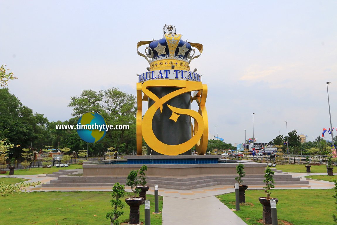 Tugu Mahkota, Tanjung Agas