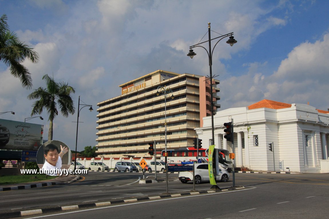 Junction of Jalan Putra with Lebuhraya Darul Aman