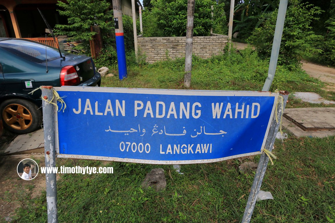 Jalan Padang Wahid roadsign