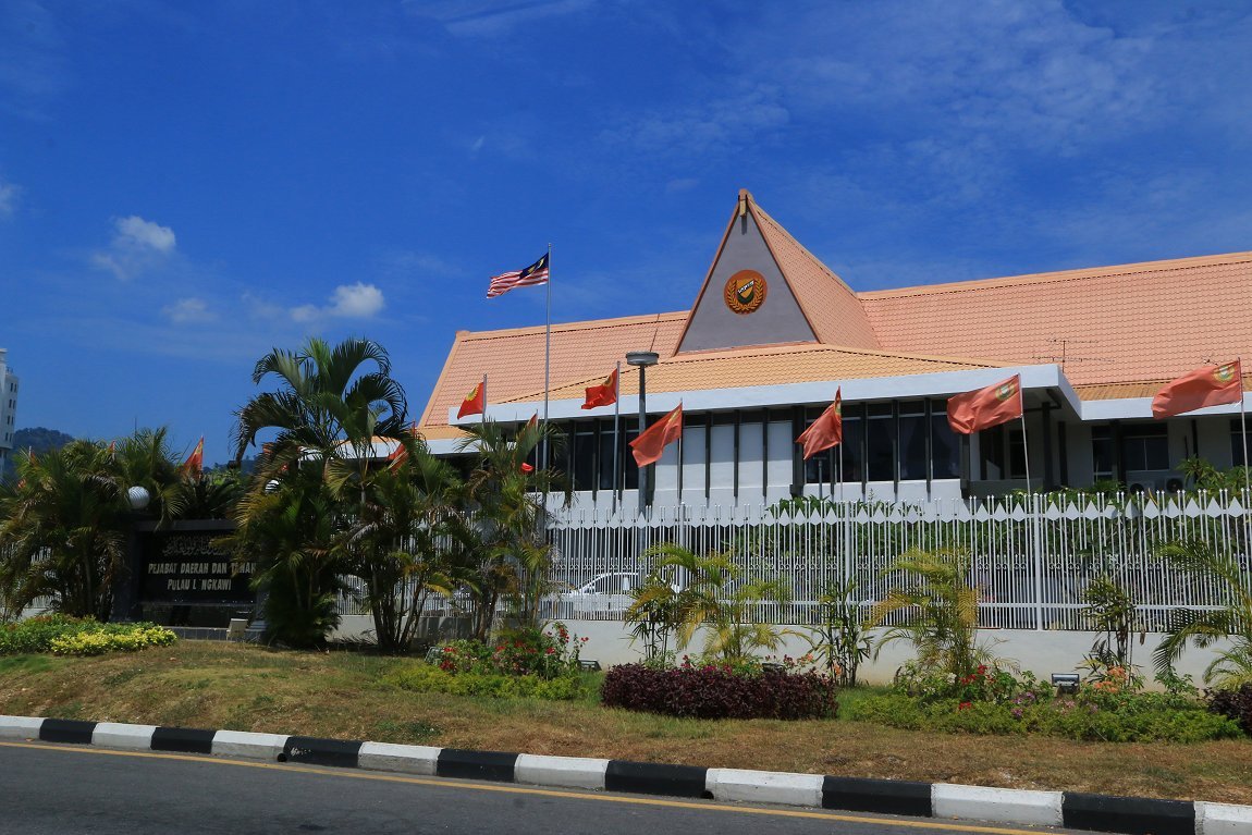 Pejabat Daerah dan Tanah Pulau Langkawi