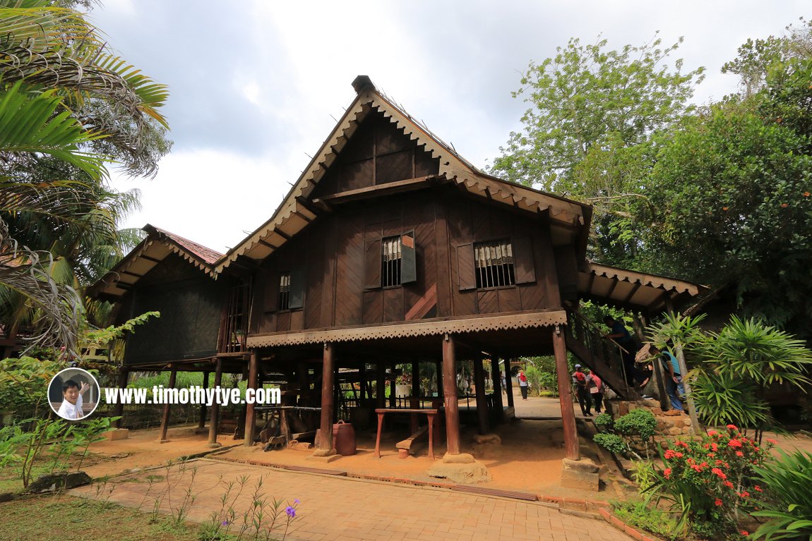 Rumah Mahsuri, traditional house at Makam Mahsuri